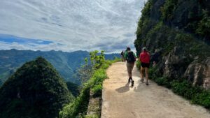 Hiking-to-Ban-Gioc-Waterfall